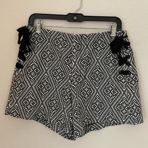 Gap: Gray/White Patterned Shorts with Side Ties 13.5in Excellent Condition